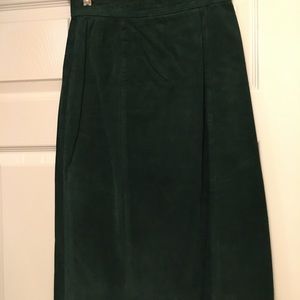 Very pretty dark green suede skirt size 6